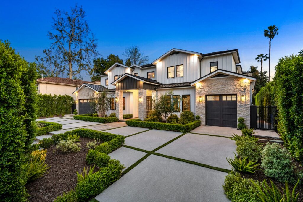 West Coast modern Nanaimo custom home with a covered step-free entry designed for aging in place